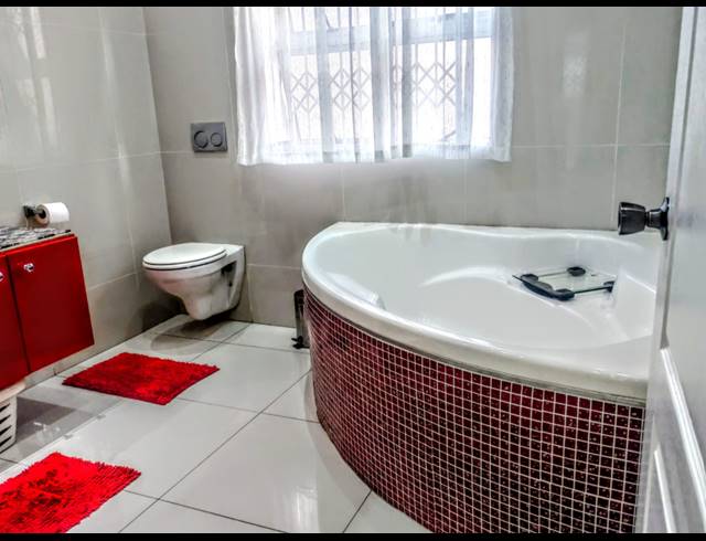 4 BEDROOM HOUSE FOR SALE IN ESCOMBE